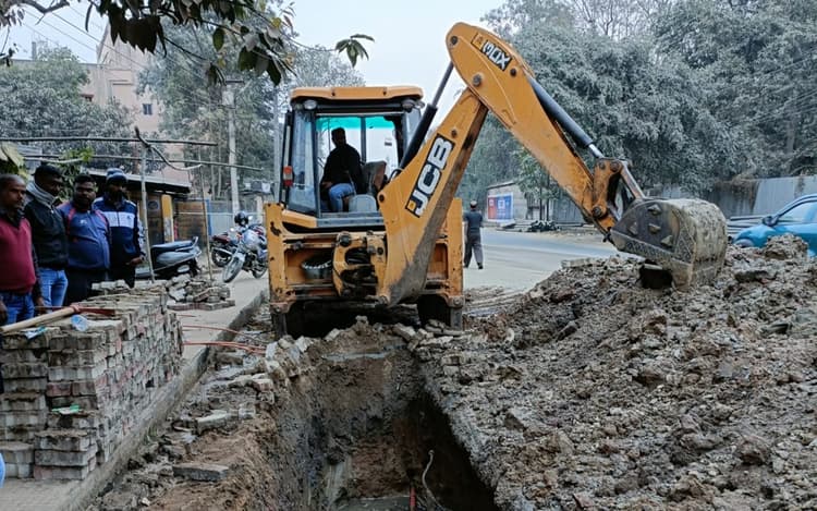 रांची में दो लाख लोगों को नहीं मिलेगा पानी, क्षतिग्रस्त पाइपलाइन की मरम्मत का काम शुरू