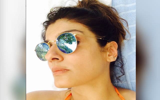 रवीना टंडन को आ रही समंदर की याद, इन तसवीरों में दिखा बोल्ड अंदाज