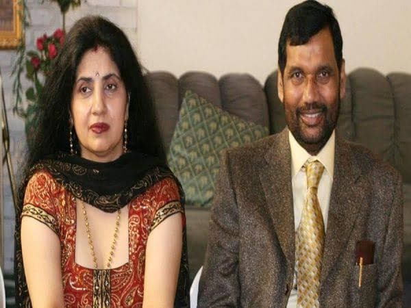 BJP Candidate के खिलाफ रामविलास की पत्नी Reena Paswan ठोकेंगी ताल? जानें Sushil Modi को चित करने का क्या है राजद और कांग्रेस का Formula BJP Candidate के खिलाफ रामविलास की पत्नी Reena Paswan ठोकेंगी ताल? जानें Sushil Modi को चित करने का क्या है राजद और कांग्रेस का Formula