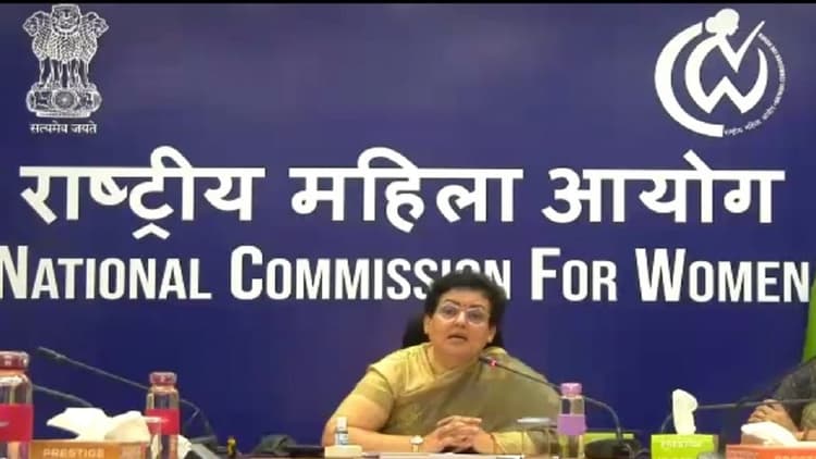 Jharkhand News: राष्ट्रीय महिला आयोग की अध्यक्ष रेखा शर्मा DGP से मुलाकात के बाद क्यों हैं नाराज, ये है वजह