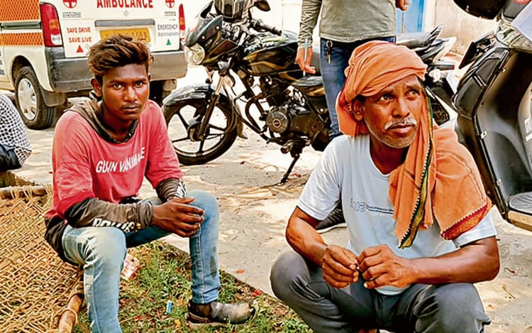 बेटी की शादी के लिए पैसे कमाने पलामू से धनबाद आये थे श्यामदेव, प्लास्टिक में शव बांधकर ले गये परिजन