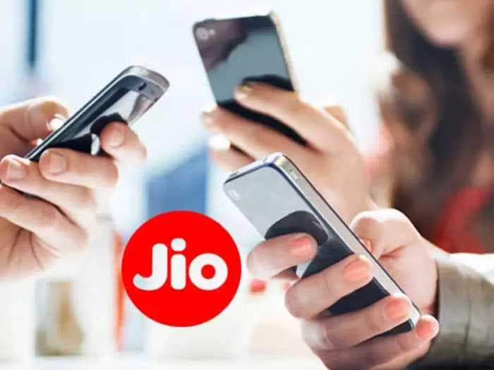 Reliance JIO अपने यूजर्स को WhatsApp पर दिलाएगी COVID Vaccine, शुरू हुई खास सर्विस Reliance JIO अपने यूजर्स को WhatsApp पर दिलाएगी COVID Vaccine, शुरू हुई खास सर्विस