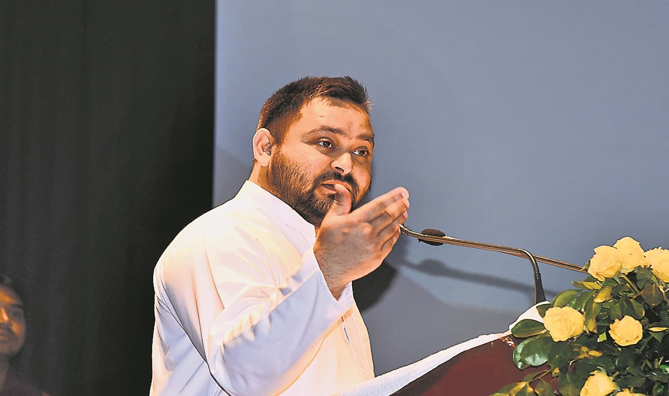 Sarkari Naukri: बिहार के इस विभाग में होगी 16000 नई नियुक्तियां, तेजस्वी यादव ने किया ऐलान Sarkari Naukri: बिहार के इस विभाग में होगी 16000 नई नियुक्तियां, तेजस्वी यादव ने किया ऐलान