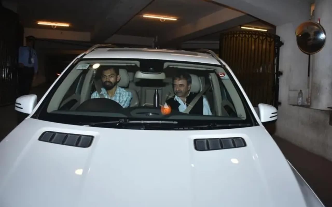 Dunki Director Car Collection: राजकुमार हिरानी के पास मौजूद हैं एक से बढ़कर एक लग्जरियस कारें Dunki Director Car Collection: राजकुमार हिरानी के पास मौजूद हैं एक से बढ़कर एक लग्जरियस कारें