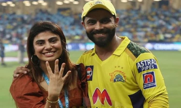 IPL 2022: रविंद्र जडेजा का लाइव मैच में रोमांस, बीच मैदान से पत्नी रीवा सोलंकी को दिया फ्लाइंग किस