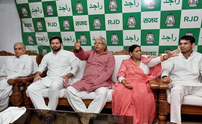 Bihar Assembly Election 2020 : चुनावी तैयारियों में जुटी राजद ने बिहार में बनाये सर्वाधिक बूथ लेवल एजेंट, आयोग से मिली हरी झंडी