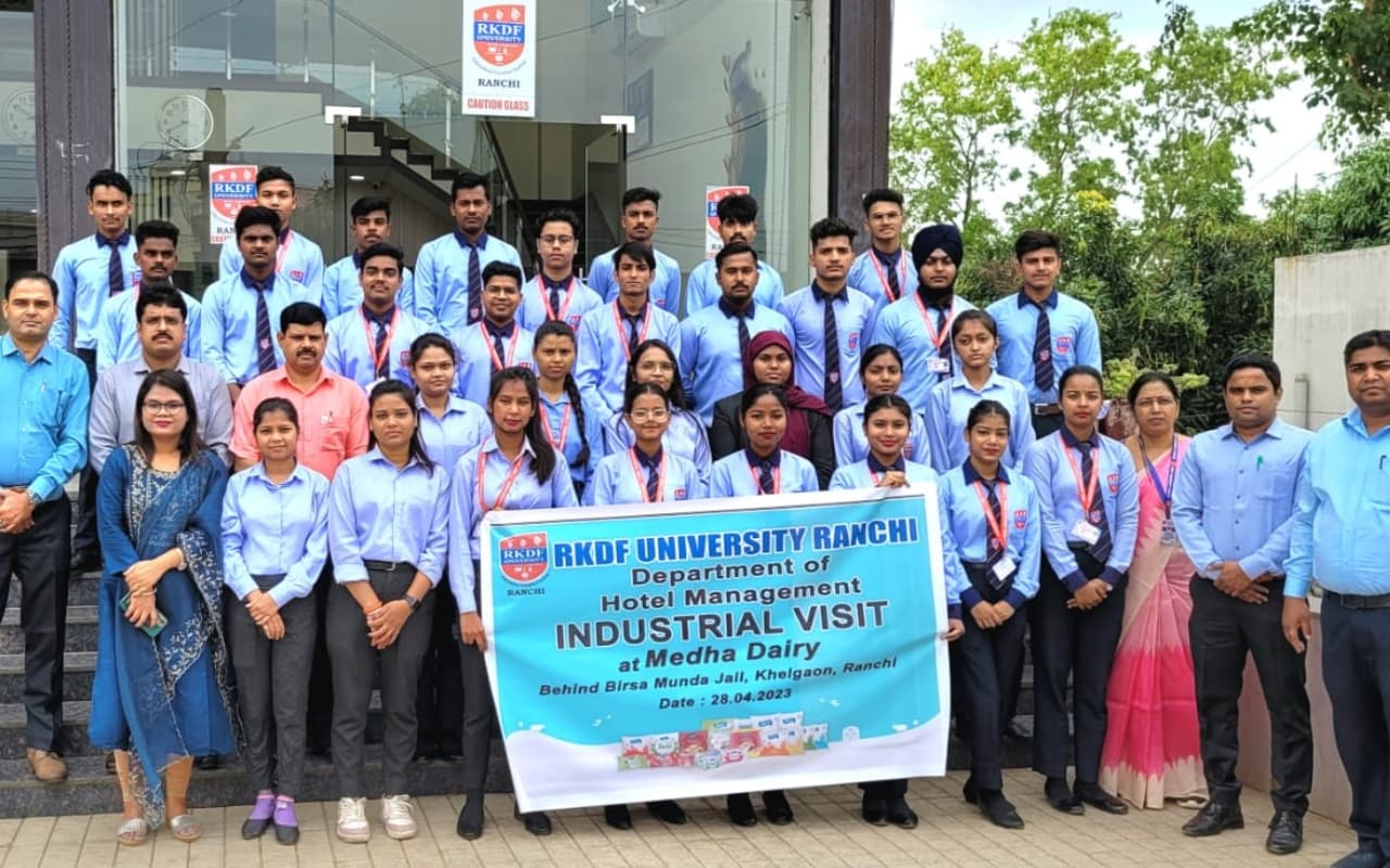 आरकेडीएफ विश्वविद्यालय रांची के विद्यार्थियों ने समझा डेयरी प्रोडक्ट को बनाने और बाजार तक पहुंचाने की टेक्निक