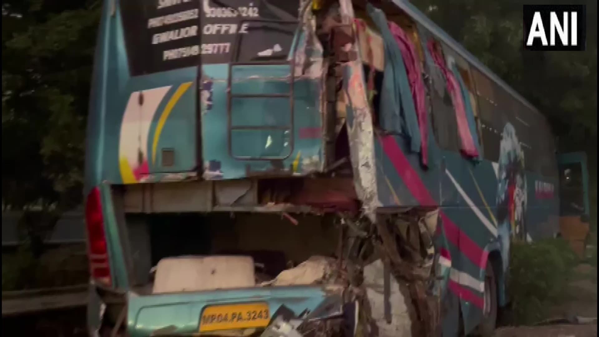 Noida News: ग्रेटर नोएडा एक्सप्रेस-वे पर भीषण सड़क हादसा, दो बसों की टक्कर में तीन लोगों की मौत Noida News: ग्रेटर नोएडा एक्सप्रेस-वे पर भीषण सड़क हादसा, दो बसों की टक्कर में तीन लोगों की मौत