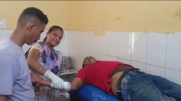 Jharkhand News: CRPF जवानों से भरी गाड़ी अनियंत्रित होकर गिरिडीह में पलटी, सभी की स्थिति सामान्य