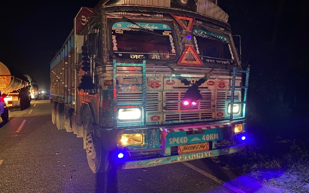 Road Accident News: गुमला में भीषण सड़क हादसा, 5 युवकों को ट्रक ने रौंदा, 4 युवकों की मौत, एक घायल