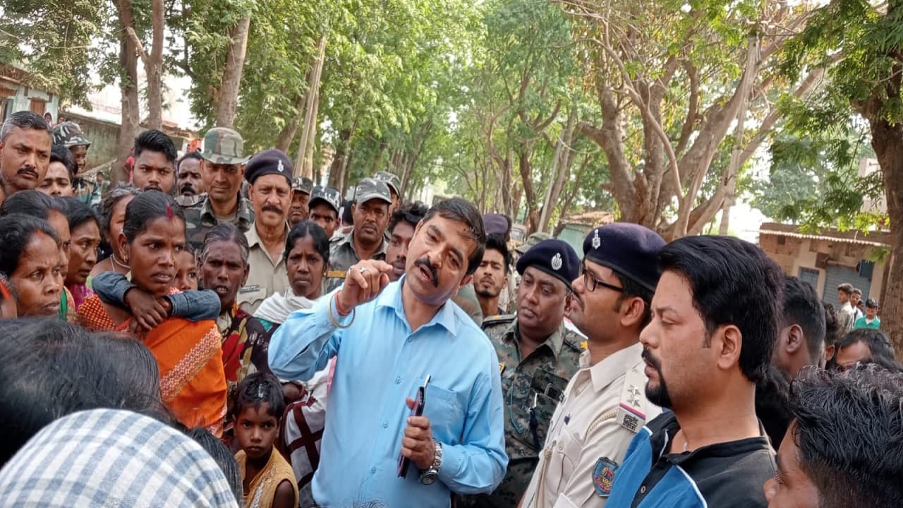 Jharkhand News:घर के बाहर खेल रहे बच्चों को तेज रफ्तार कार ने रौंदा, एक बच्चे की मौत, एक बच्ची रिम्स रेफर Jharkhand News:घर के बाहर खेल रहे बच्चों को तेज रफ्तार कार ने रौंदा, एक बच्चे की मौत, एक बच्ची रिम्स रेफर