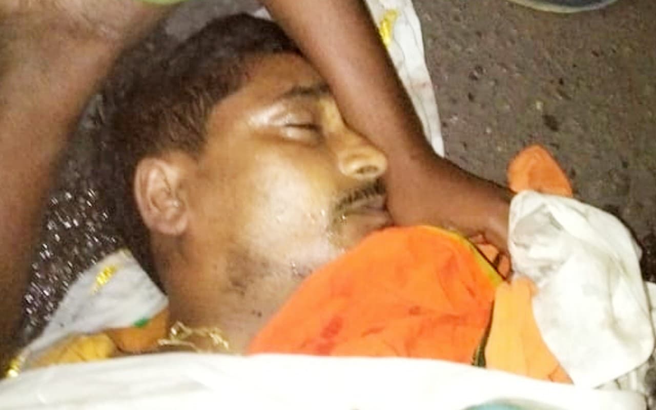 Hazaribagh News: हाईवा की चपेट में आने से पिता की मौत, हजारीबाग-बड़कागांव रोड जाम