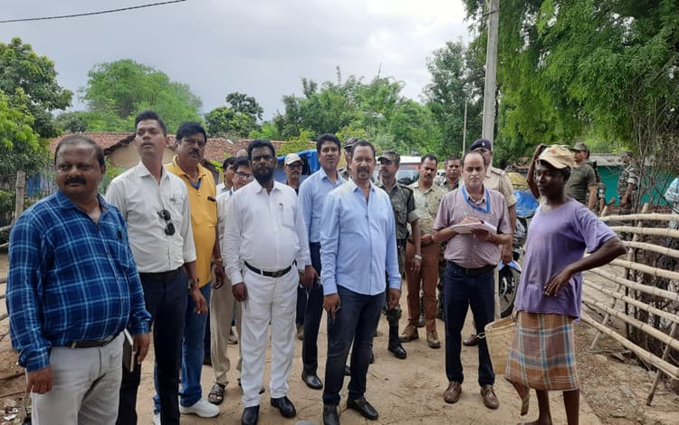 झारखंड : 7 साल में भी नहीं बन पायी डेढ़ किलोमीटर सड़क, पश्चिमी सिंहभूम के तिलोपेदा गांव का हाल