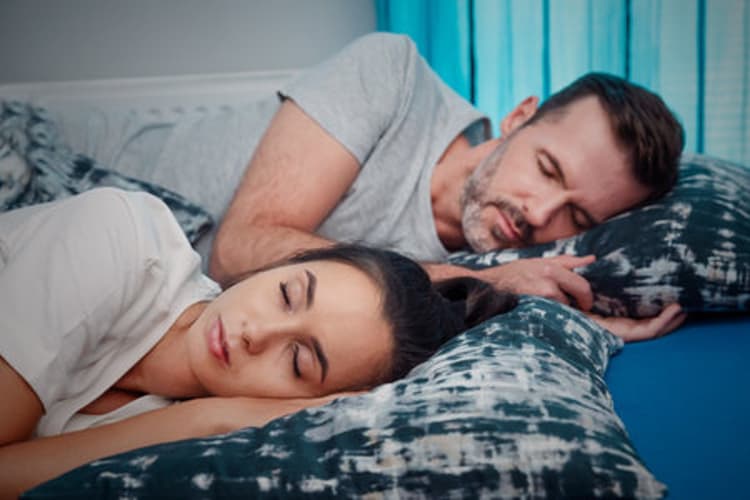 PHOTOS: जापान देश में एक साथ नहीं सोते हैं हसबैंड और वाइफ, पीछे की सच्चाई जान हो जाएंगे हैरान