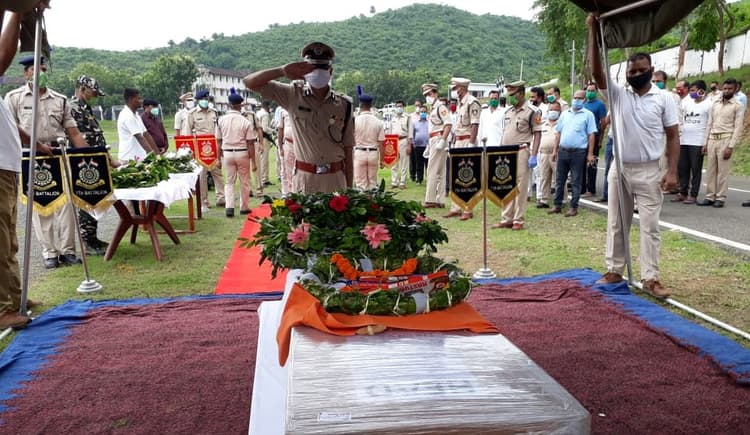 आतंकी मुठभेड़ में शहीद कुलदीप उरांव का पार्थिव शरीर पहुंचा साहिबगंज, राजकीय सम्मान के साथ होगी अंत्येष्टि