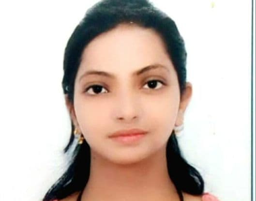 पिता की जलती चिता छोड़कर बिटिया गयी थी बैंक की परीक्षा देने, बैंक पीओ बनकर पिता को दी सच्ची श्रद्धांजलि, छोटी बिटिया ने मुखाग्नि देकर निभाया था बेटे का फर्ज