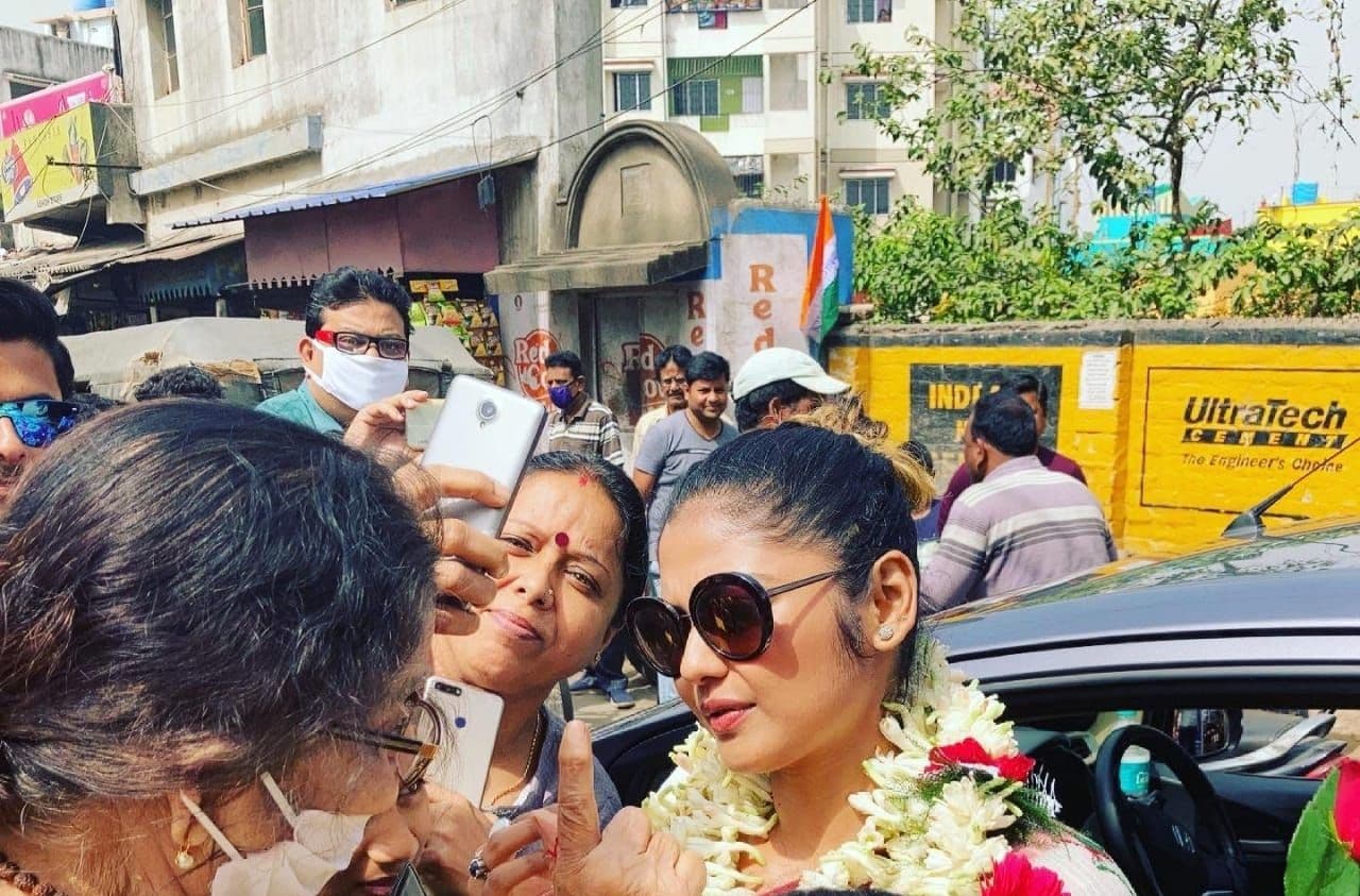 Bengal Chunav 2021 : अब एक्टर Saayoni Ghosh ने बताया Khela Hobe का क्या है मतलब, देखें Video