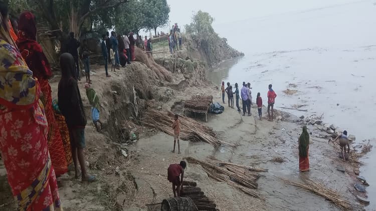 साहिबगंज : गंगा के तट पर तेजी से हो रहा कटाव, भय के साये में जी रहे लोग