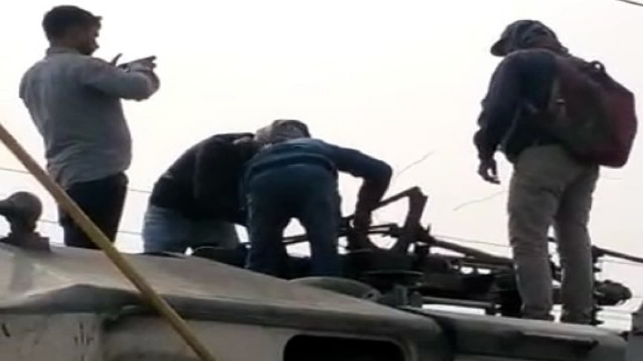 दरभंगा-समस्तीपुर रेललाइन पर आठ घंटे से सेवा बाधित, बिहार संपर्क क्रांति का पेंटो टूटा, आधा दर्जन ट्रेन हुई लेट