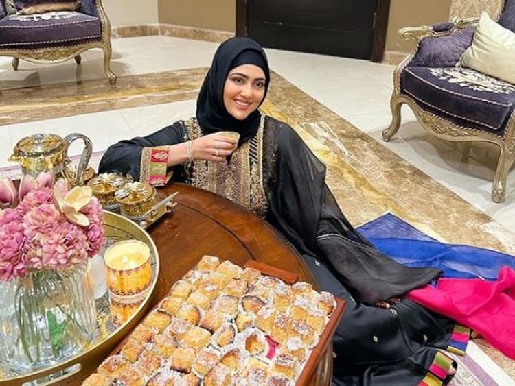 EID Mubarak: बॉलीवुड इंडस्ट्री की हसीनाओं ने कुछ इस अंदाज में मनाया ईद का त्योहार, फैंस कर रहे जमकर तारीफ