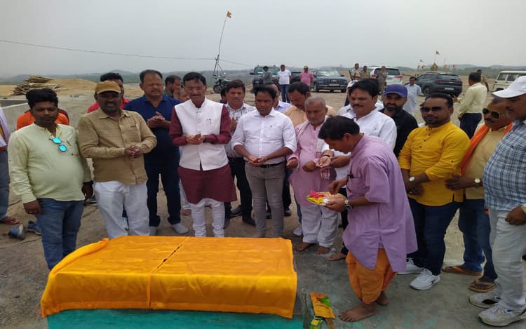 रांची का मरासिल्ली पहाड़ बनेगा प्रसिद्ध तीर्थस्थल, सांसद संजय सेठ ने विवाह मंडल का किया शिलान्यास