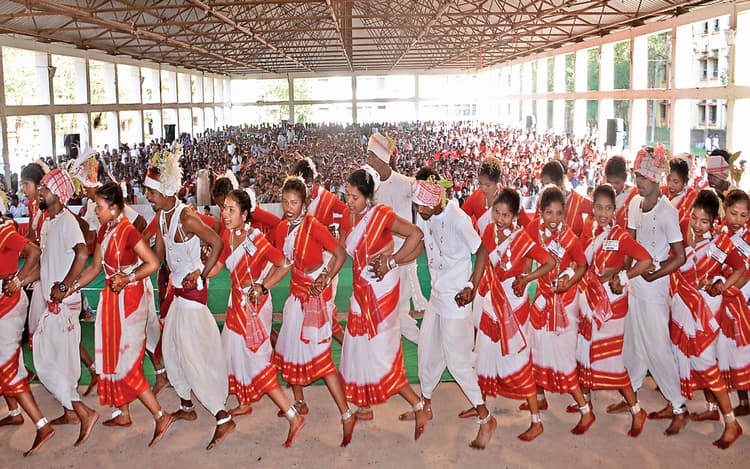 Sarhul Festival: सरहुल की शोभायात्रा आज, पूर्व संध्या पर बिखरी जनजातीय संस्कृति की छटा