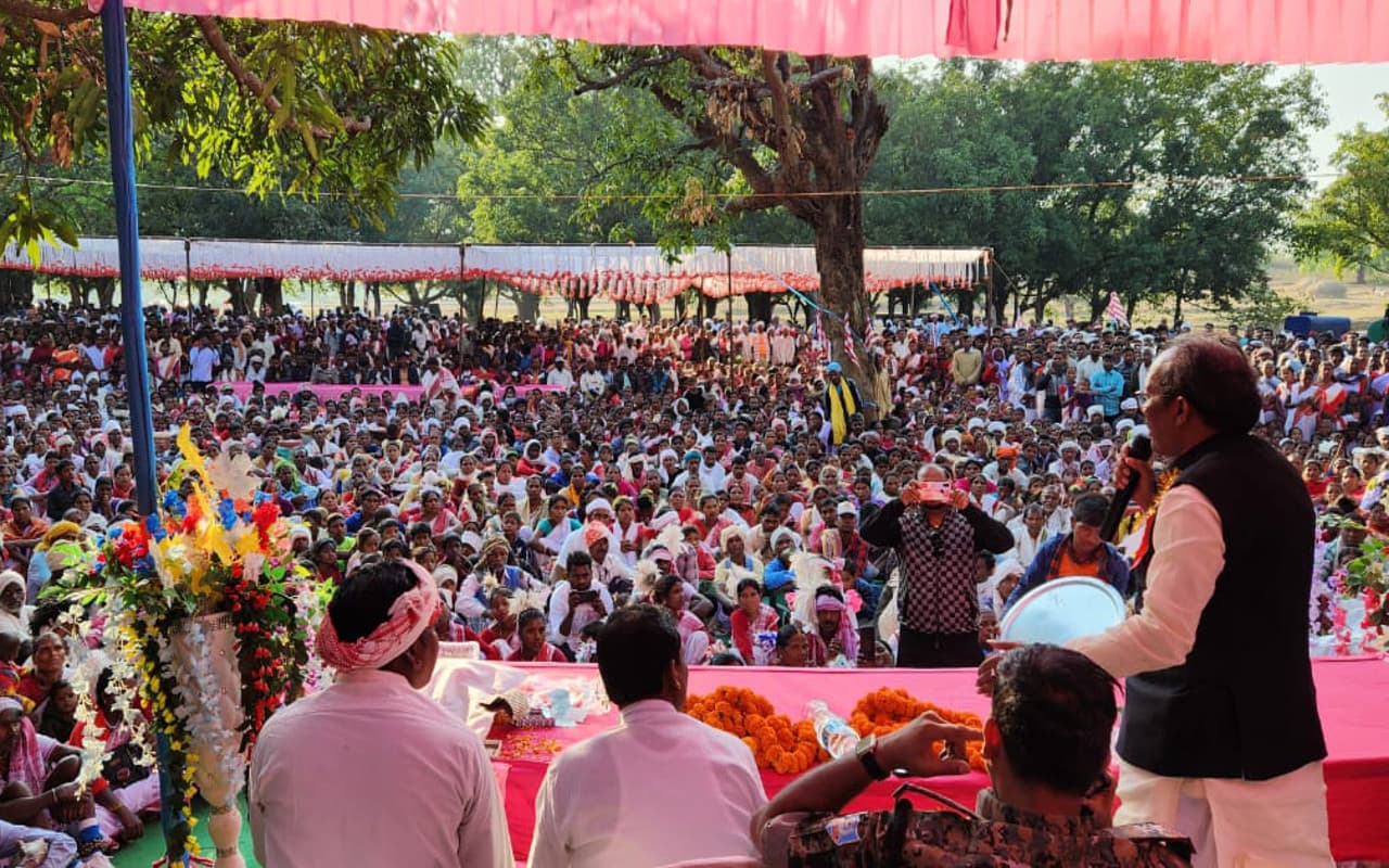 Sarhul 2023: आदिवासी परंपरा की पहचान है सरहुल पर्व, अखड़ा और धुमकुड़िया को बचाये रखना सबकी जिम्मेवारी