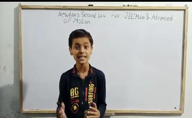 10 साल का सरीम खान करता है जेईई मेन और एडवांस लेवल वाले फिजिक्स के सवालों को हल, आनंद कुमार ने शेयर किया वीडियो…