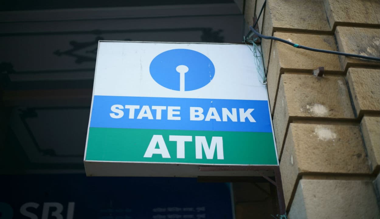 18 सितंबर से एटीएम से कैश निकालने के नियम बदलेंगे, रजिस्टर्ड मोबाइल भी रखना होगा साथ