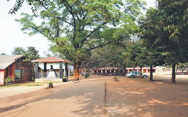 लाख वादे और घोषणाएं के बाद भी चास के इस स्कूल की नहीं बदली तस्वीर, मिल चुकी है CBSE मान्यता