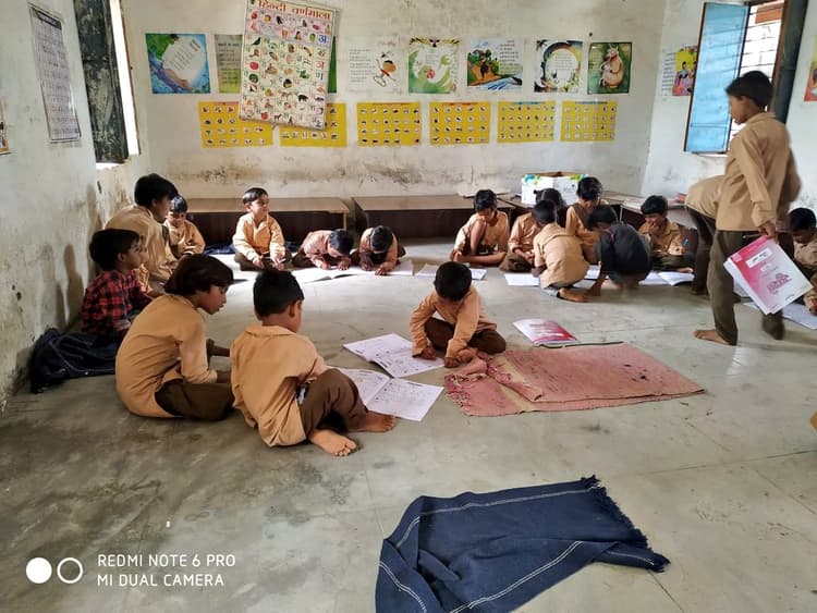 लॉकडाउन के बाद स्कूल खोलने की तैयारी शुरू, 47.95 लाख बच्चों को मास्क और 9 माह तक मिलेंगे सैनिटाइजर, पढ़ें झारखंड़ की टॉप-5 खबरें...