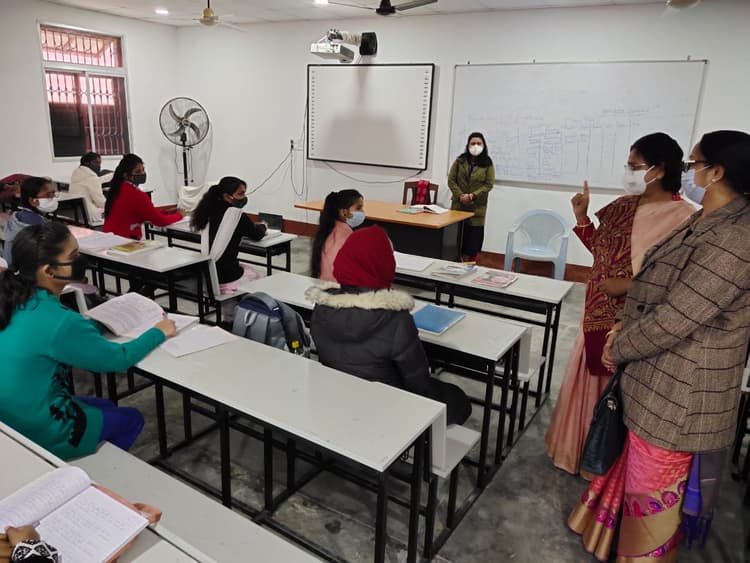 School Reopen: बिहार के सरकारी स्कूलों के बच्चे बिना परीक्षा ही अगली क्लास में होंगे प्रमोट, तीन माह तक पढ़ेंगे पिछली कक्षा का पाठ