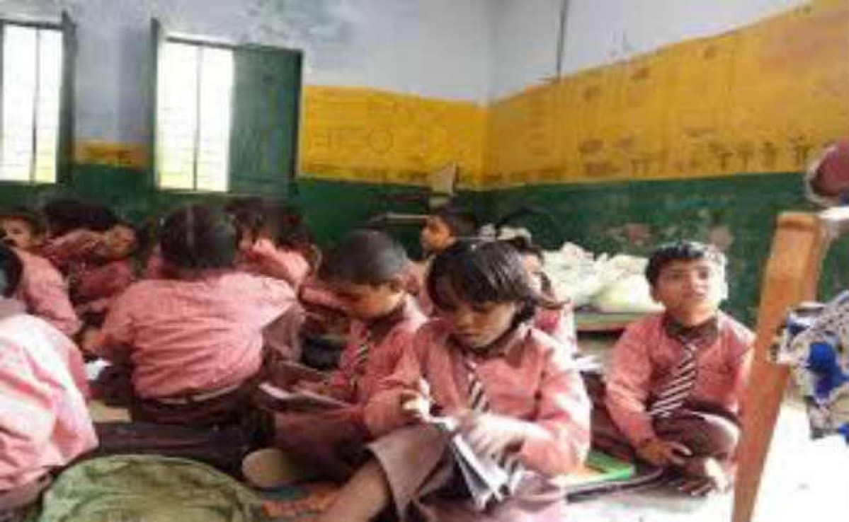 दूसरे स्कूलों के लिए मिसाल बना गोपालगंज का नटवां मिडिल स्कूल, यहां खेल-खेल में बच्चे पढ़ रहे अंग्रेजी