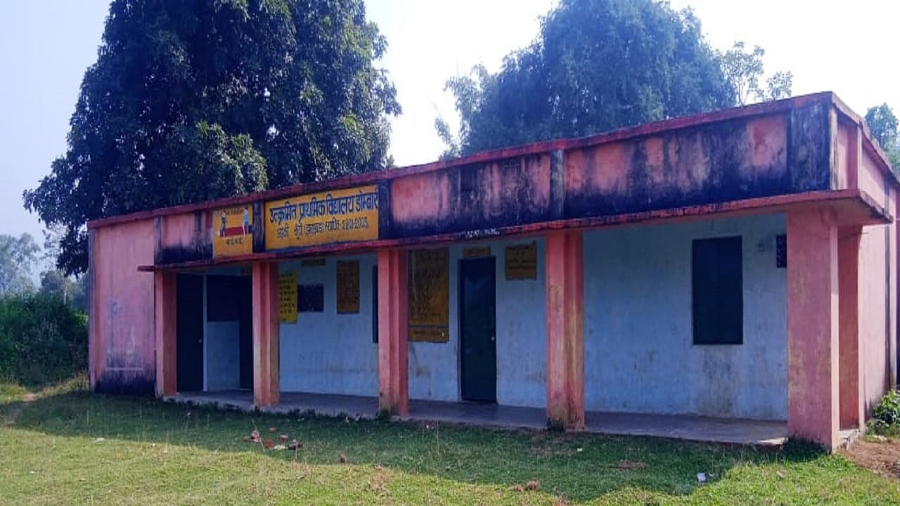 Jharkhand News:झारखंड में असुर जनजाति के 40 बच्चों की पढ़ाई चार साल से रुकी, नाम तक नहीं लिख पा रहे बच्चे