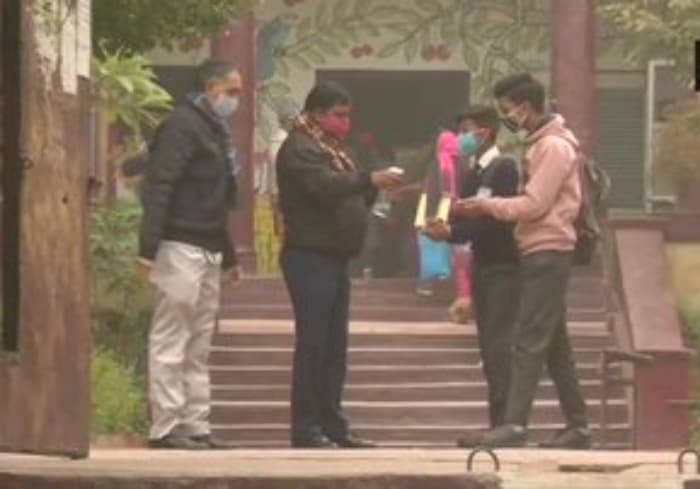 Schools Reopen news : दिल्ली और राजस्थान में आज से खुले स्कूल, मनीष सिसौदिया ने ट्वीट कर कही ये बात