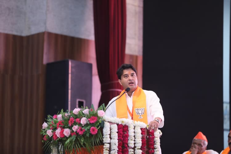 MP Election 2023 : समर्थकों को टिकट नहीं मिलने से क्या नाराज हैं ज्योतिरादित्य सिंधिया? आया ये रिएक्शन