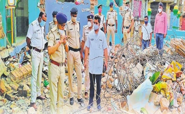 बिहार: मदरसा में बम विस्फोट के बाद पुलिस ने सर्विलांस पर डाला था इमाम का नंबर, शव को फेक भाग गया कार चालक