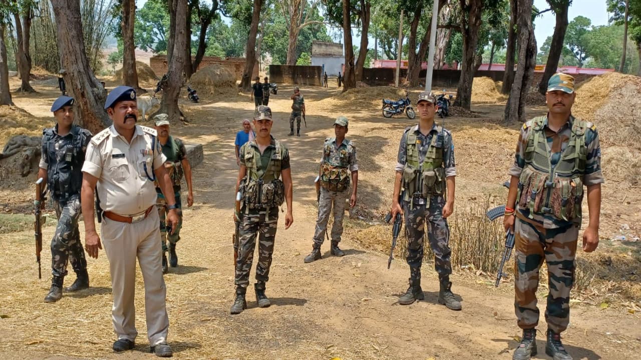 गुमला के घाघरा में चुनाव ड्यूटी में तैनात 2 सब इंस्पेक्टर की पुलिस जवानों ने की पिटाई, जानें पूरा मामला