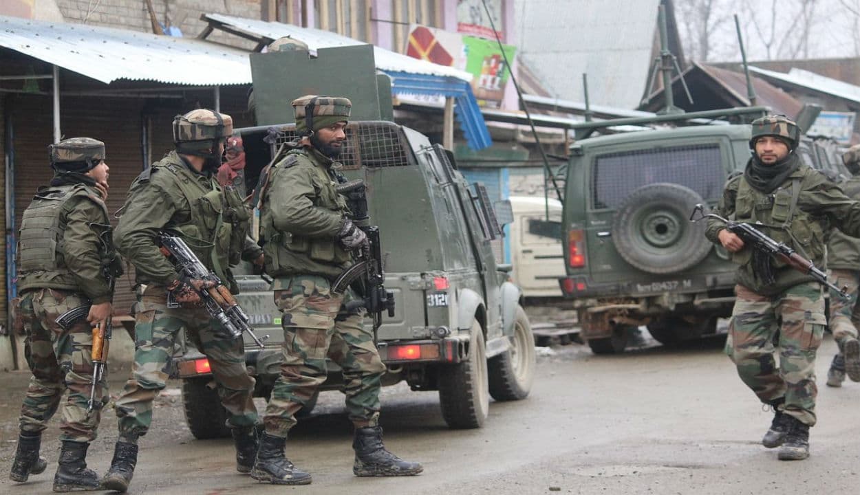 Naxal Encounter: चतरा के पचफेरा जंगल में पुलिस-नक्सली मुठभेड़, सुरक्षा बलों ने माओवादी कैंप को किया ध्वस्त