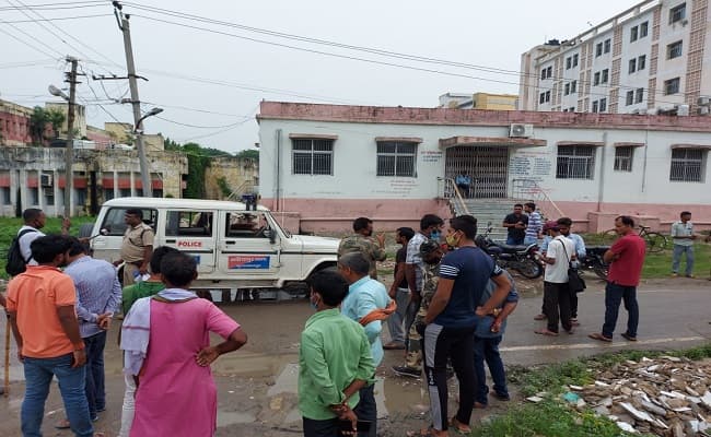 BREAKING: पंचायत चुनाव के पहले बिहार में मुखिया के भाई को गोलियों से भूना, दिनदहाड़े हत्या कर भागे अपराधी