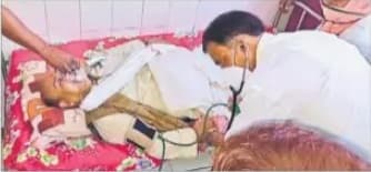 बिहार चुनाव : जनसंपर्क के दौरान गश खाकर गिरे पूर्व मंत्री नरेंद्र सिंह, जमुई से पटना रेफर किये गये