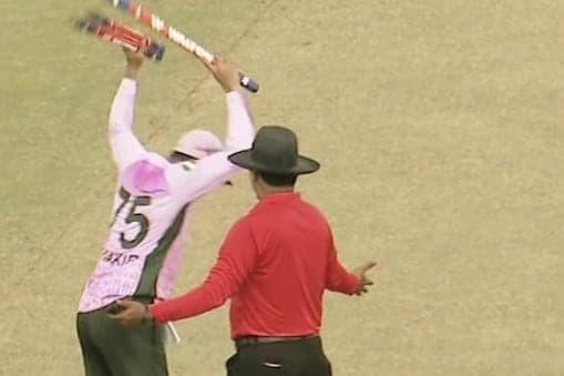 शाकिब अल हसन के बुरे बर्ताव से दुखी अंपायर ने छोड़ा पद, बांग्लादेशी खिलाड़ी ने गुस्से में उखाड़ फेंका था स्टंप