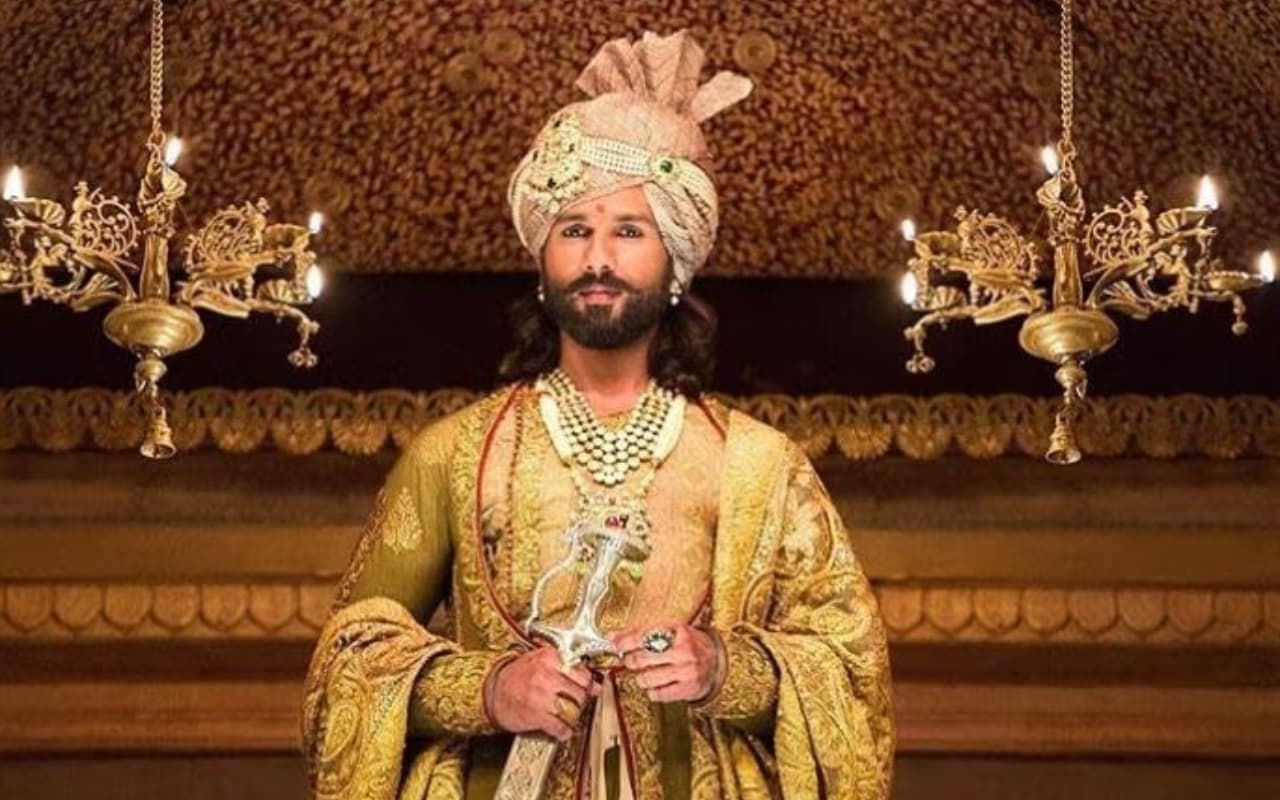 рд╢рд╛рд╣рд┐рдж рдХрдкреВрд░ рдиреЗ Padmaavat рдореЗрдВ рдЕрдкрдиреЗ рдХрд┐рд░рджрд╛рд░ рдХреЛ рд▓реЗрдХрд░ рдкрд╣рд▓реА рдмрд╛рд░ рддреЛрдбрд╝реА рдЪреБрдкреНрдкреА,рдХрд╣рд╛-рдореИрдВ рдЦреБрдж рдХреЛ рдЙрд╕ рд░реЛрд▓ рдореЗрдВ рдкрд╕рдВрдж рдирд╣реАрдВ рдХрд░рддрд╛