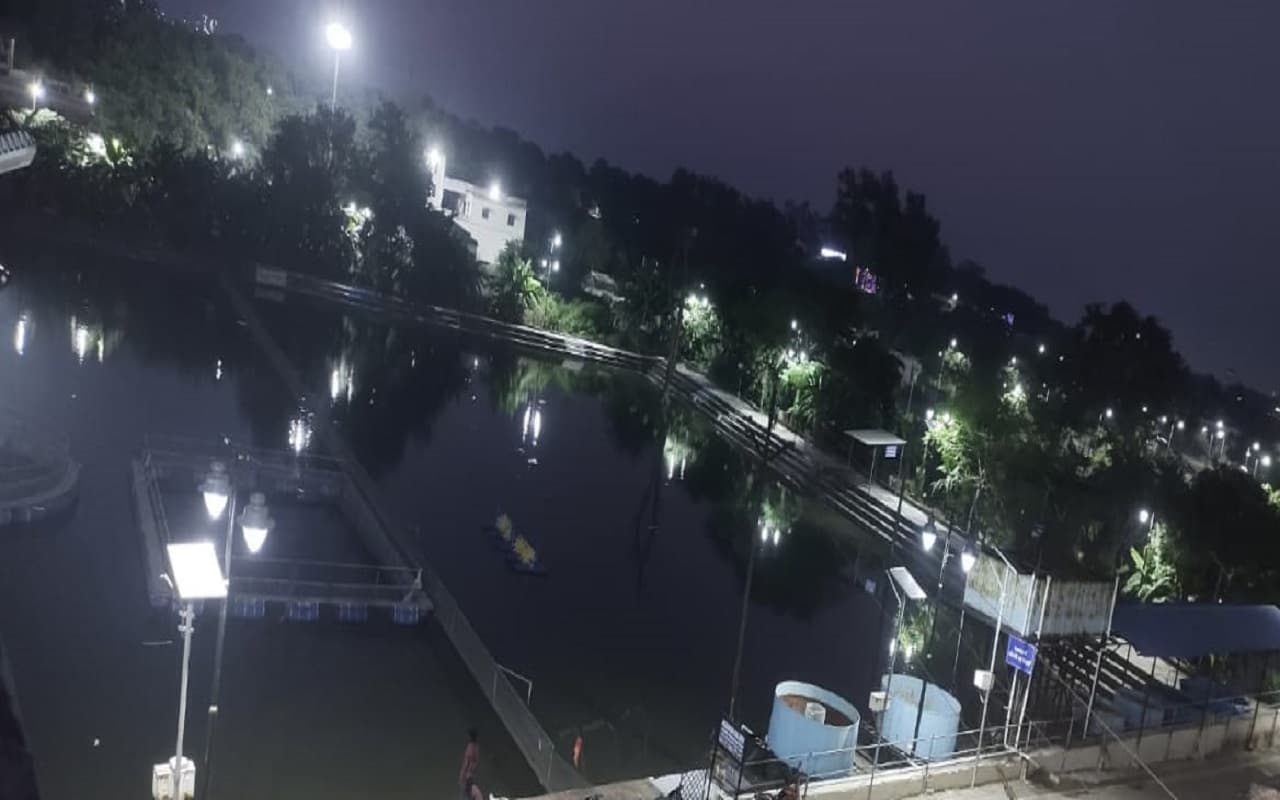 Chhath Puja 2022: महापर्व छठ पर दूधिया रोशनी से नहाया रांची का मत्स्य किसान प्रशिक्षण केंद्र