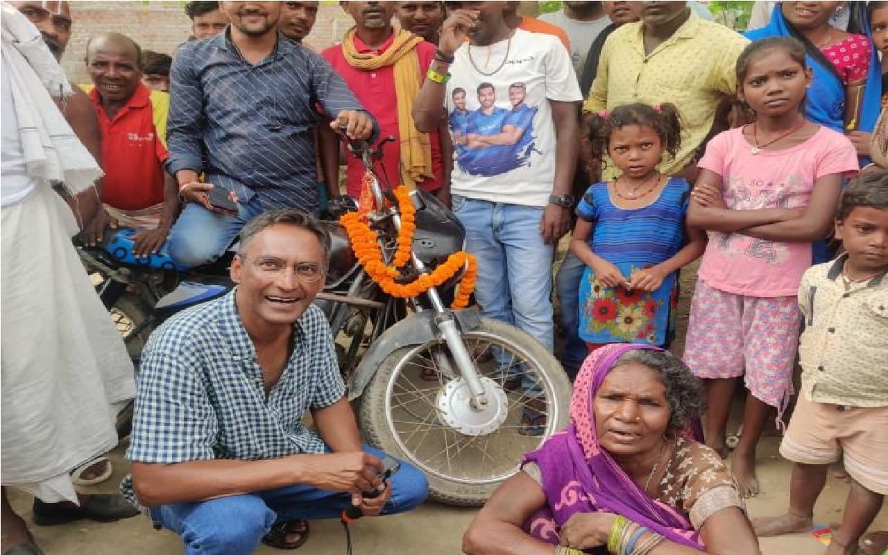 पूर्वजों की तलाश में दक्षिण अफ्रीका से गया पहुंचे शनि हरिचरण, गिरमिटिया मजदूर बनकर नटाल गए थे पूर्वज