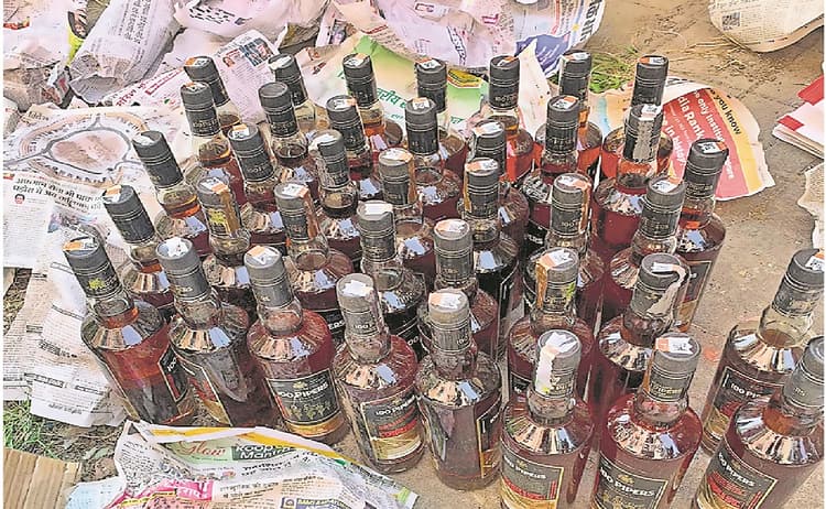 छह पेटी अवैध अंग्रेजी शराब लदी कार जब्त, तस्करी कर बिहार ले जाने की थी तैयारी