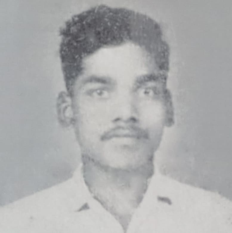 Vijay Diwas : 1971 के युद्ध में दुश्मनों से लड़ते हुए शहीद हुए झारखंड के चामू उरांव आज भी हैं गुमनाम, पढ़िए क्या है छोटे भाई की पीड़ा Vijay Diwas : 1971 के युद्ध में दुश्मनों से लड़ते हुए शहीद हुए झारखंड के चामू उरांव आज भी हैं गुमनाम, पढ़िए क्या है छोटे भाई की पीड़ा