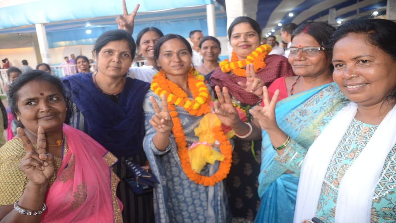 Mandar Bypoll Result: बिजनेस वर्ल्ड के हुनर के साथ शिल्पी तिर्की पहुंचीं विधानसभा, पिता से लायी अधिक वोट