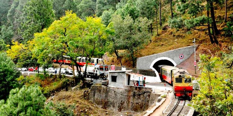 Shimla Train Route: शिमला घूमने जाने वालों के लिए खुशखबरी! इस रूट पर दो नई ट्रेनें हुईं लॉन्च, जानिए शेड्यूल