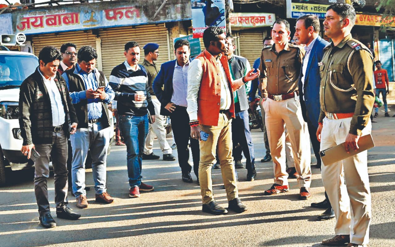 Mahashivratri 2023: देवघर में पुराने रूट से ही निकलेगी शिव बारात, सुरक्षा का रहेगा पुख्ता इंतजाम Mahashivratri 2023: देवघर में पुराने रूट से ही निकलेगी शिव बारात, सुरक्षा का रहेगा पुख्ता इंतजाम